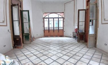 EXCLUSIVA Casa de 26 Ambientes en Monserrat con terraza, patio, parilla. Ideal usos múltiples