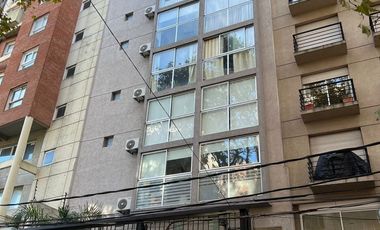 MONOAMBIENTE en el 6to piso, muy luminoso al frente, totalmente equipado.