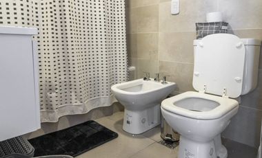 MONOAMBIENTE en el 6to piso, muy luminoso al frente, totalmente equipado.