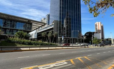 MONOAMBIENTE en el 6to piso, muy luminoso al frente, totalmente equipado.