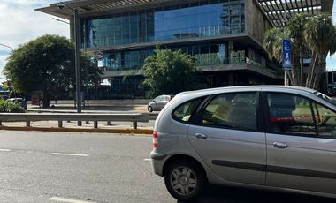 MONOAMBIENTE en el 6to piso, muy luminoso al frente, totalmente equipado.