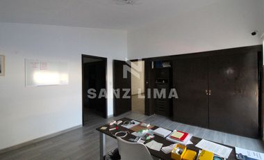 Alameda: Planta alta para oficinas, amplia e iluminada con seguridad.