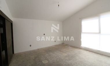 Alameda: Planta alta para oficinas, amplia e iluminada con seguridad.