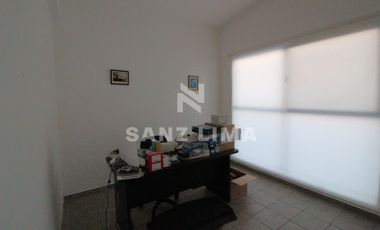 Alameda: Planta alta para oficinas, amplia e iluminada con seguridad.