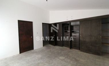 Alameda: Planta alta para oficinas, amplia e iluminada con seguridad.