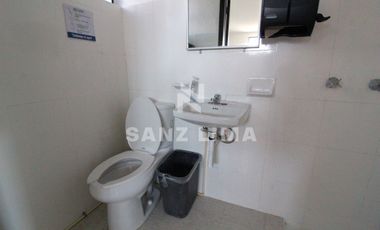 Alameda: Planta alta para oficinas, amplia e iluminada con seguridad.