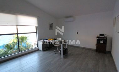 Alameda: Planta alta para oficinas, amplia e iluminada con seguridad.