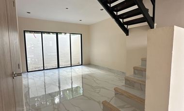 Moderno Townhouse en Venta en Privada con 40 casas en Chuburná