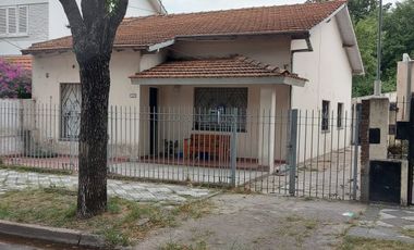 VENTA CASA MAS DEPARTAMENTO EXCELENTE ZONA,OPORTUNIDAD!!!!!!  DUCLOUT 500 -MONTE GRANDE- BAJO VALOR