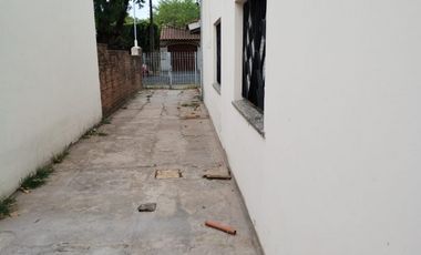 VENTA CASA MAS DEPARTAMENTO EXCELENTE ZONA,OPORTUNIDAD!!!!!!  DUCLOUT 500 -MONTE GRANDE- BAJO VALOR