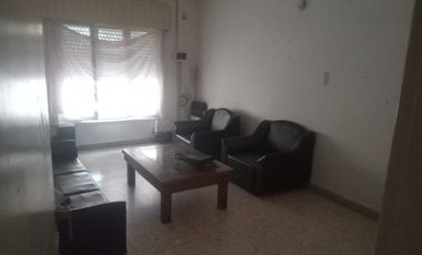 VENTA CASA MAS DEPARTAMENTO EXCELENTE ZONA,OPORTUNIDAD!!!!!!  DUCLOUT 500 -MONTE GRANDE- BAJO VALOR