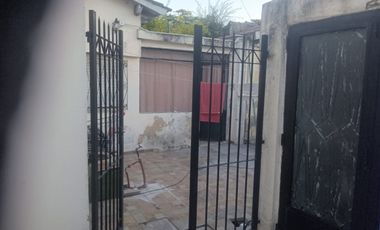 VENTA CASA MAS DEPARTAMENTO EXCELENTE ZONA,OPORTUNIDAD!!!!!!  DUCLOUT 500 -MONTE GRANDE- BAJO VALOR