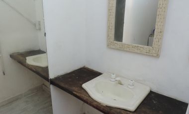 Lote 300M2 centrico con Casa a reciclar