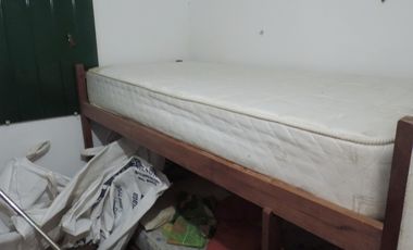 Casa estilo colonial con dos lotes