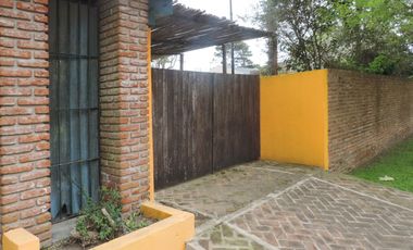 Casa estilo colonial con dos lotes