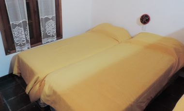 Casa estilo colonial con dos lotes