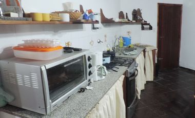 Casa estilo colonial con dos lotes