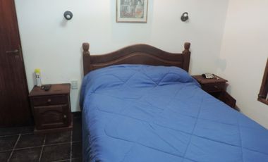 Casa estilo colonial con dos lotes