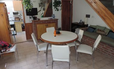 Duplex 3 Amb. frente a plaza Malvinas argentinas