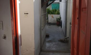 AMPLIA CASA CON DOBLE GARAGE + DPTO 2AMB. C/PATIO + MONO AMBIENTE EN PLANTA ALTA