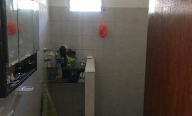 AMPLIA CASA CON DOBLE GARAGE + DPTO 2AMB. C/PATIO + MONO AMBIENTE EN PLANTA ALTA