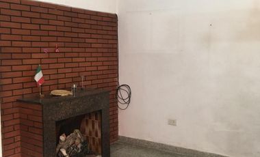 AMPLIA CASA CON DOBLE GARAGE + DPTO 2AMB. C/PATIO + MONO AMBIENTE EN PLANTA ALTA