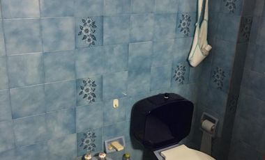 AMPLIA CASA CON DOBLE GARAGE + DPTO 2AMB. C/PATIO + MONO AMBIENTE EN PLANTA ALTA