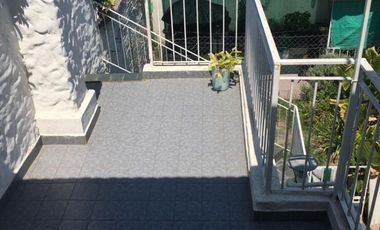 AMPLIA CASA CON DOBLE GARAGE + DPTO 2AMB. C/PATIO + MONO AMBIENTE EN PLANTA ALTA