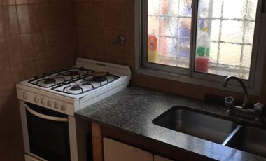 AMPLIA CASA CON DOBLE GARAGE + DPTO 2AMB. C/PATIO + MONO AMBIENTE EN PLANTA ALTA