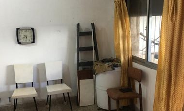 AMPLIA CASA CON DOBLE GARAGE + DPTO 2AMB. C/PATIO + MONO AMBIENTE EN PLANTA ALTA