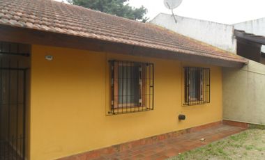 Hermosa casa de 3 amb. con todos los servicios