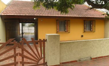 Hermosa casa de 3 amb. con todos los servicios