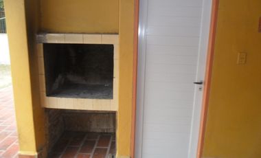 Hermosa casa de 3 amb. con todos los servicios