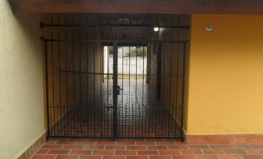 Hermosa casa de 3 amb. con todos los servicios