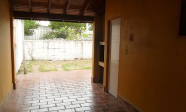 Hermosa casa de 3 amb. con todos los servicios