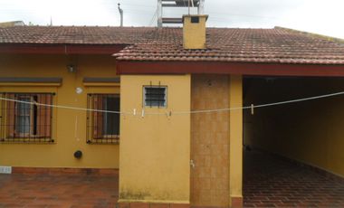 Hermosa casa de 3 amb. con todos los servicios