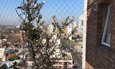 Dpto 2 amb con cochera y balcon, ubicado en Alsina 1948 L. de Zamora