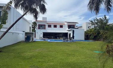 CASA EN VENTA EN LAGOS DEL SOL
