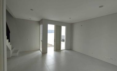 Disewakan Rumah  Rumah Baru Dian istana Cluster GGG