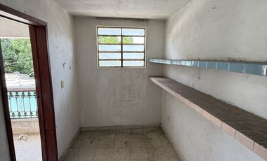 Casa para remodelar en venta en el Barrio de Santa Ana
