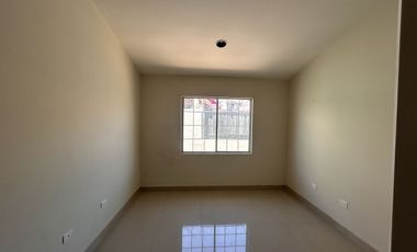 CASA EN RENTA EN LA ESMERALDA
