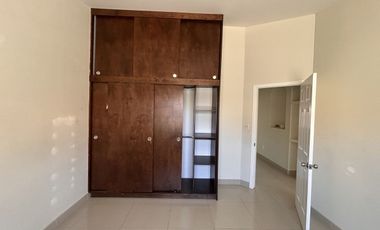 CASA EN RENTA EN LA ESMERALDA