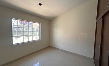 CASA EN RENTA EN LA ESMERALDA