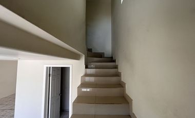 CASA EN RENTA EN LA ESMERALDA