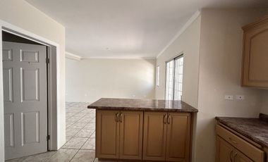 CASA EN RENTA EN LA ESMERALDA