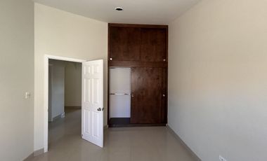 CASA EN RENTA EN LA ESMERALDA
