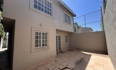 CASA EN RENTA EN LA ESMERALDA