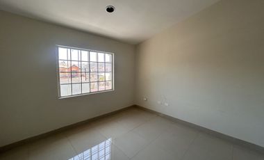CASA EN RENTA EN LA ESMERALDA