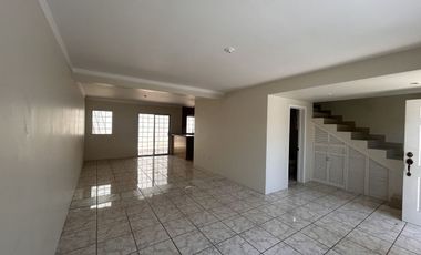 CASA EN RENTA EN LA ESMERALDA