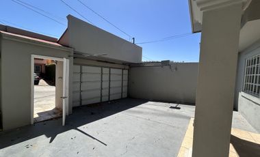 CASA EN RENTA EN LA ESMERALDA